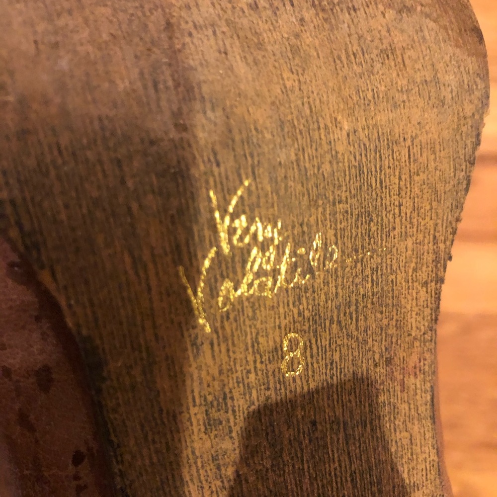 Very Volatile Boots - Picture 4 of 4